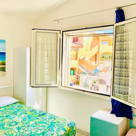 6 Minuti Dal Mare, La Maison En Bleu Lägenhet Limpiddu