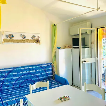 6 Minuti Dal Mare, La Maison En Bleu